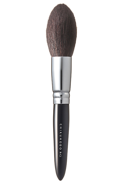 CHIKUHODO Cheek brush. Кисть для нанесения румян CHIKUHODO Cheek brush. Кисть для нанесения румян