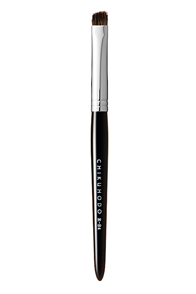 CHIKUHODO Face brush Eyebrow. Кисть для бровей со скошенным краем CHIKUHODO Face brush Eyebrow. Кисть для бровей со скошенным краем